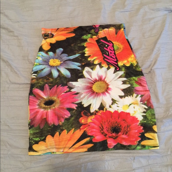 NWT Floral Motel Rocks Skirt - Picture 3 of 3